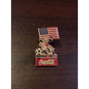 1994 USA World‎ Cup Coca-Cola Stryker Dog Mascot American Flag Lapel Hat Pin